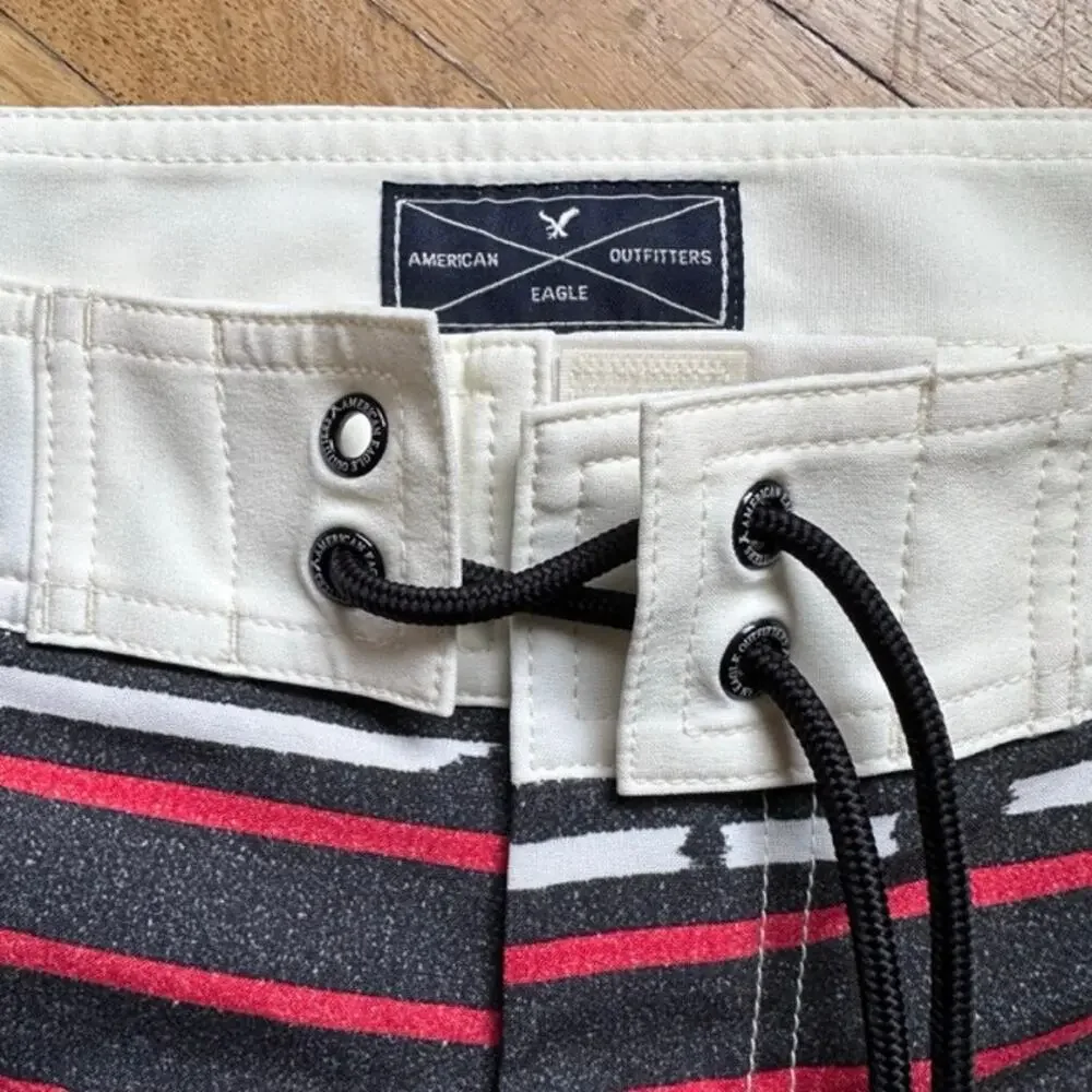 American Eagle Outfitters NWT Men's Swim Trunks Size S Aztec Print